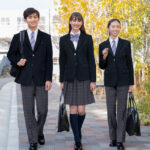 制服高騰の真相！衣料品との価格格差に迫る